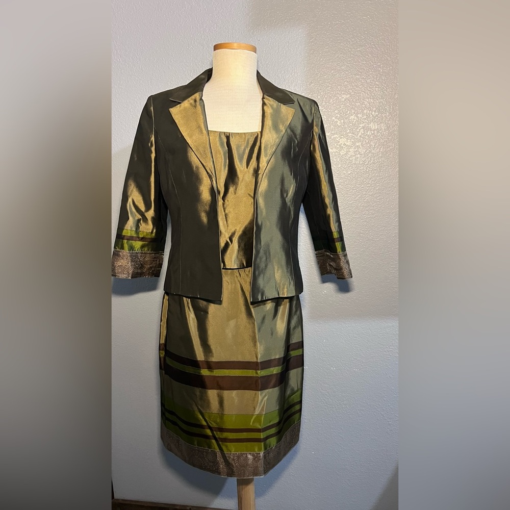Kay Unger Olive Satin women set size 10(M)